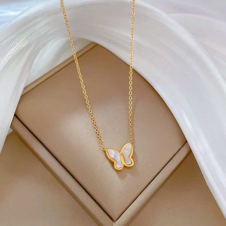 Butterfly Shell Necklace FO29